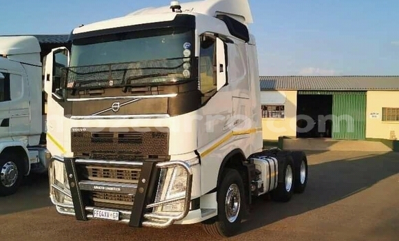 Buy Used Volvo F4 White Truck in Will change in Tete Buy Used Volvo F4 White Truck in Will change in Tete